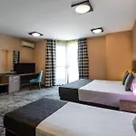 Plaza - Free Parking 3*