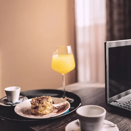 Plaza - Free Parking Hotel 3*