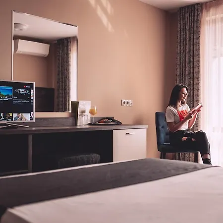 Hotel Plaza - Free Parking 3*