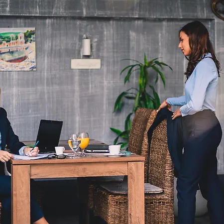 Plaza - Free Parking Hotel 3*