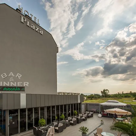 Plaza - Free Parking