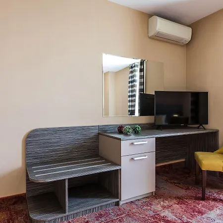 Plaza - Free Parking Hotel 3*