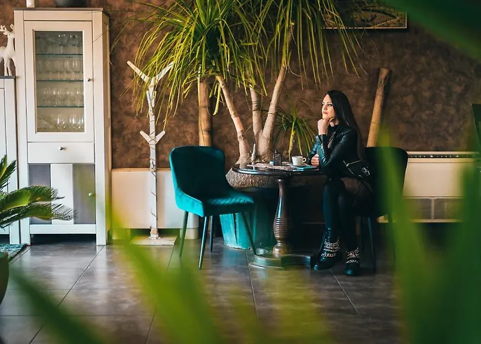 Plaza - Free Parking Отель