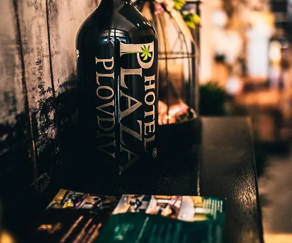 Отель Plaza - Free Parking