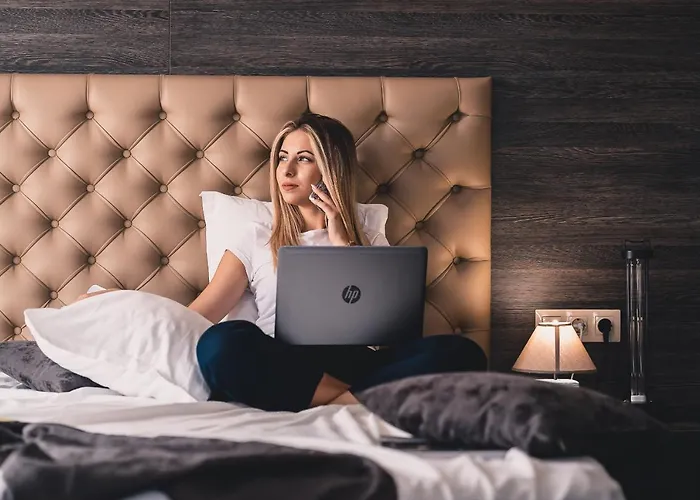 Отель Plaza - Free Parking