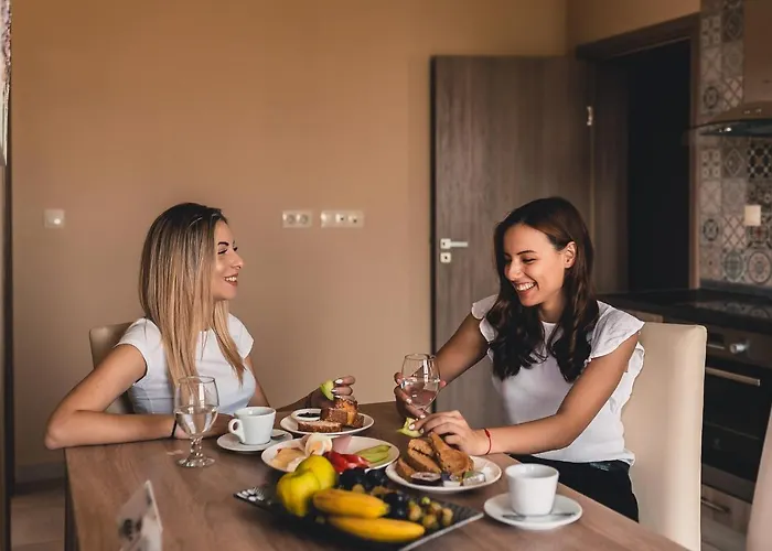 Отель Plaza - Free Parking 3*