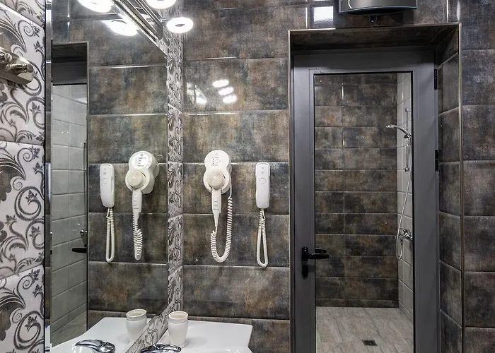 Отель Plaza - Free Parking 3*