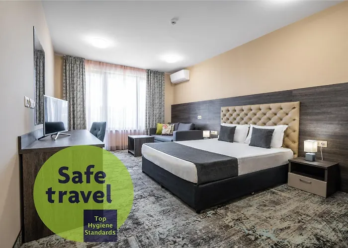 Отель Plaza - Free Parking