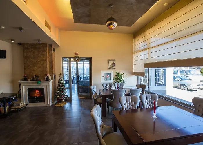 Отель Plaza - Free Parking