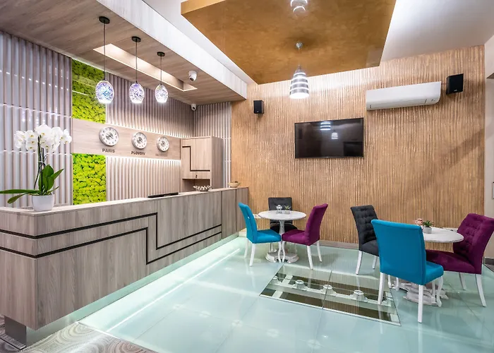 Отель Plaza - Free Parking