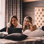 Plaza - Free Parking Hotell