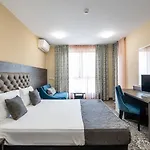 Plaza - Free Parking Hotell