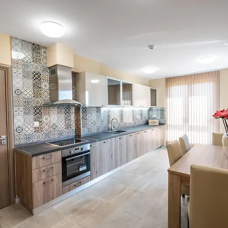 Szálloda Plaza - Free Parking 3*