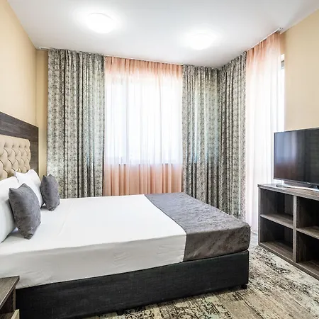 Plaza - Free Parking Hotel 3*