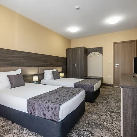 Szálloda Plaza - Free Parking 3*