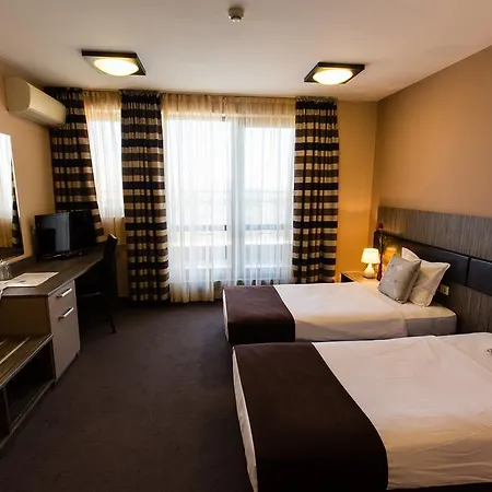 Plaza - Free Parking Hotel 3*