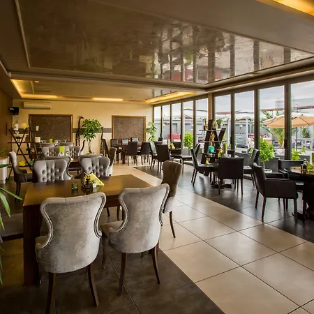 Plaza - Free Parking