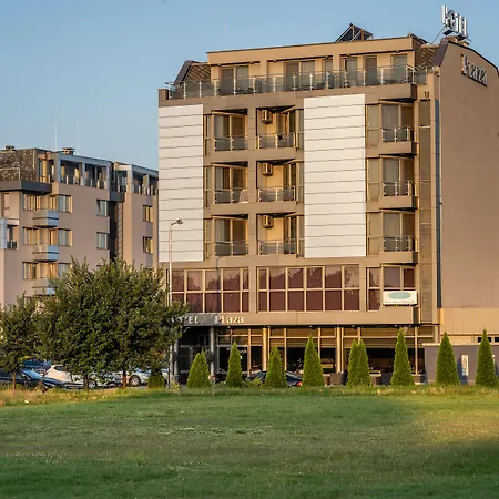 Plaza - Free Parking