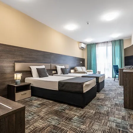 Szálloda Plaza - Free Parking 3*