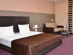 Plaza - Free Parking Hotel