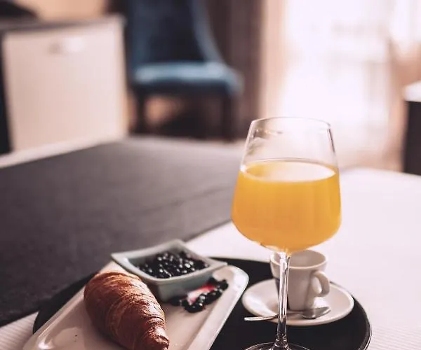 Plaza - Free Parking