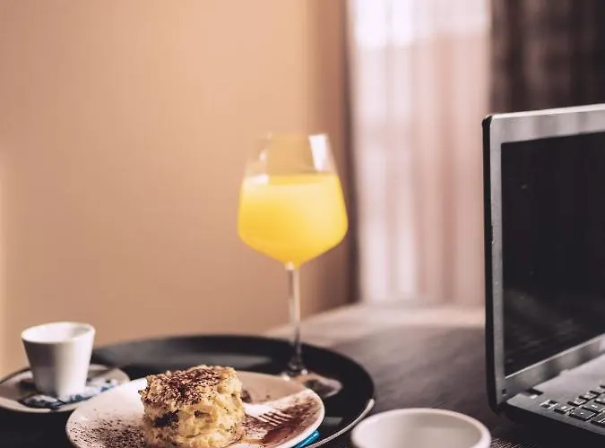 Plaza - Free Parking Hotel 3*