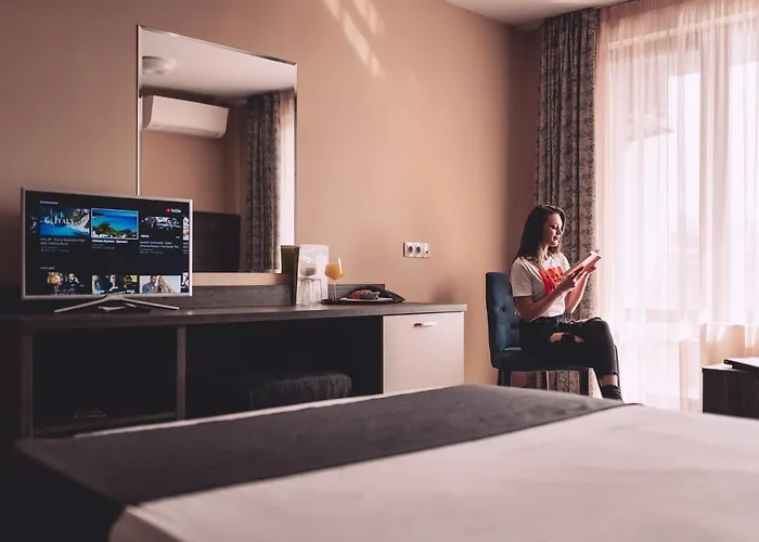 Hotel Plaza - Free Parking 3*