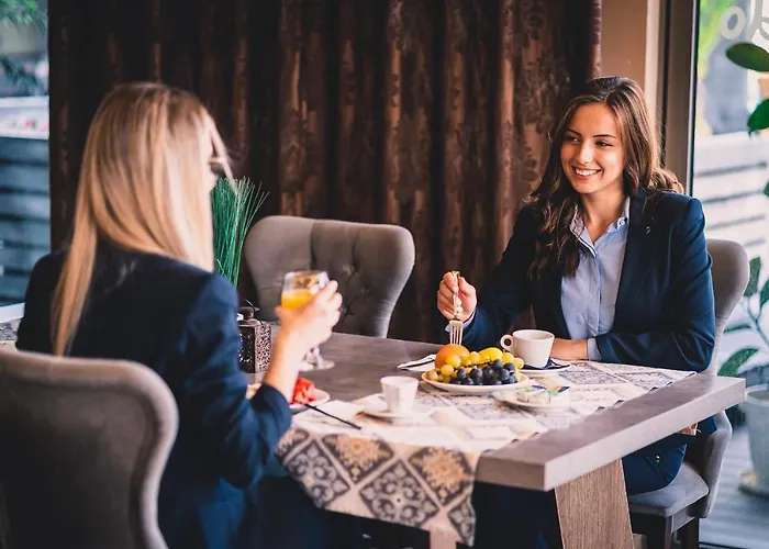 Plaza - Free Parking Hotel 3*