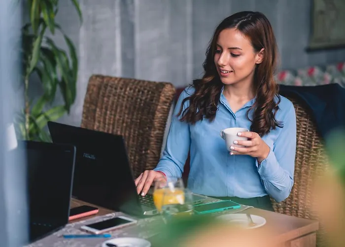 Plaza - Free Parking