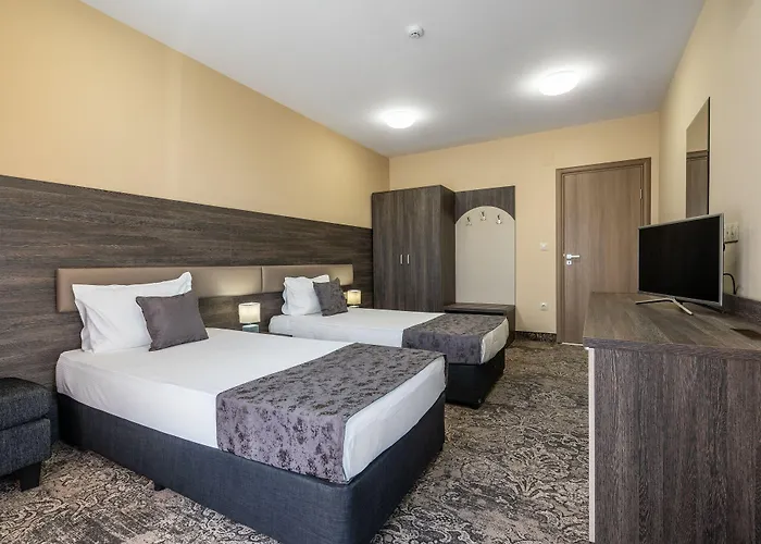 Hotel Plaza - Free Parking 3*