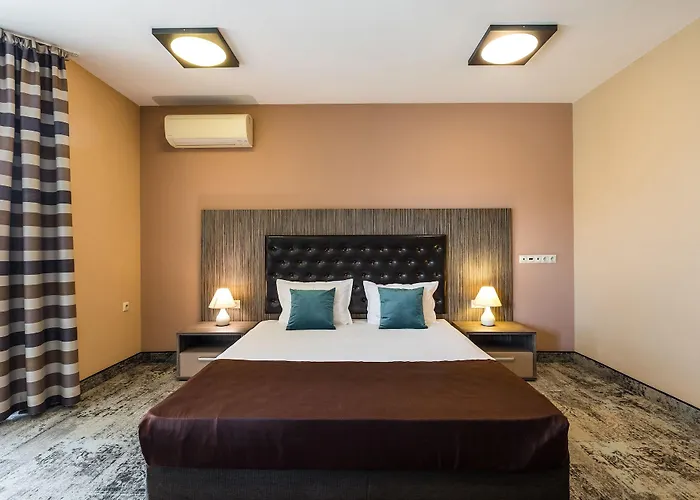 Hotel Plaza - Free Parking