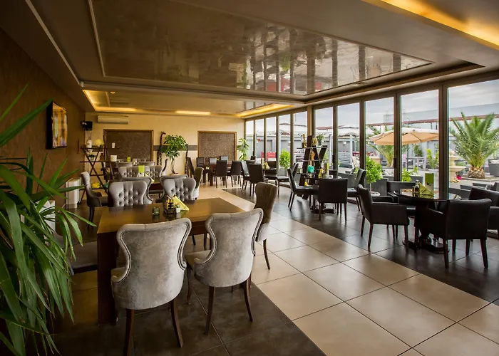 Plaza - Free Parking