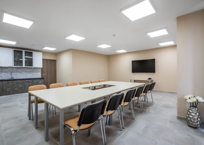 Plaza - Free Parking Hotel 3*