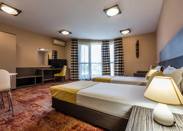 Plaza - Free Parking Hotel 3*