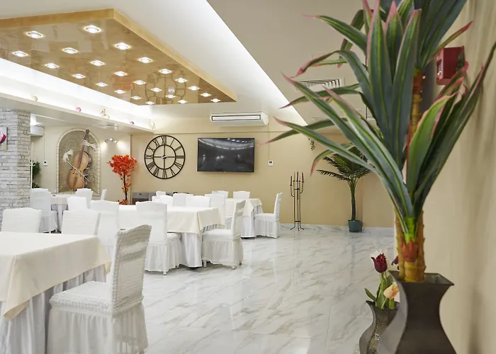 Plaza - Free Parking Hotel 3*